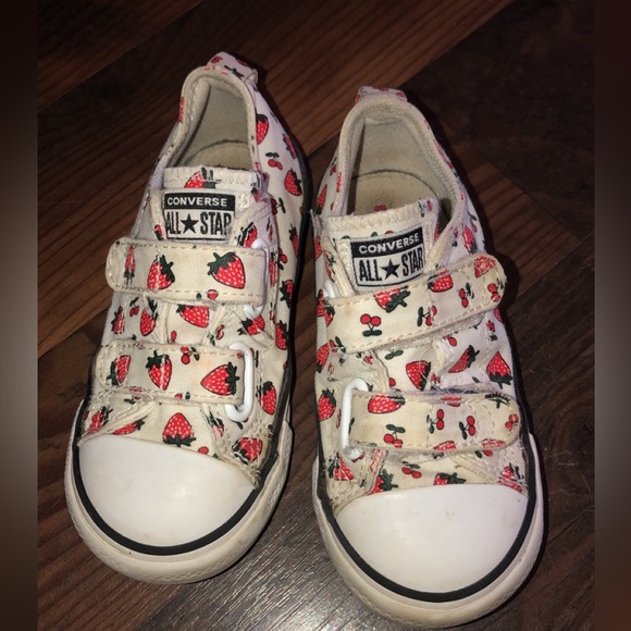 Size 8 Strawberry Converse All Star GUC - Picture 4 of 4